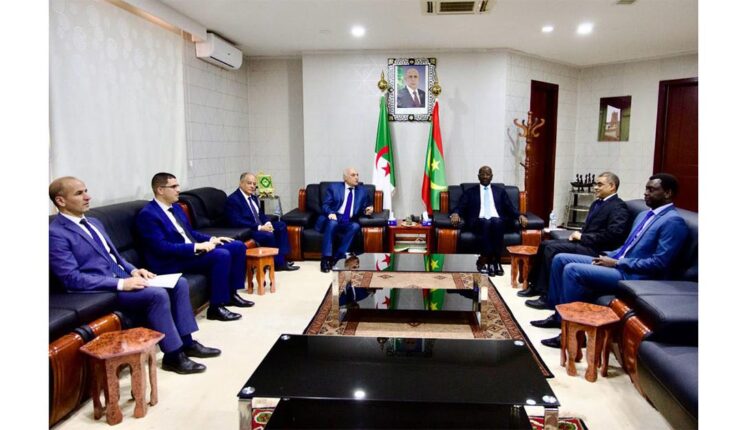 Foreign Minister Meets Algerian Counterpart