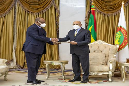 رئيس الجمهورية يتسلم رسالة خطية من رئيس مجلس السيادة الانتقالي السوداني