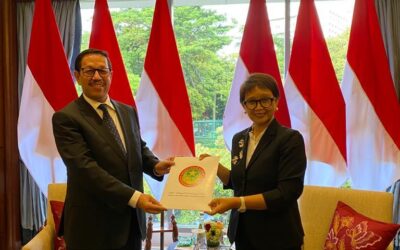 السفير يسلم دعوة لوزيرة الخارجية الإندونيسية من نظيرها الموريتاني